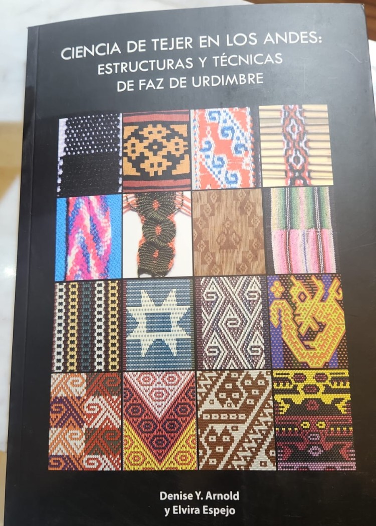imagen del post CIENCIA DE TEJER EN LOS ANDES: ESTRUCTURAS Y TÉCNICAS DE FAZ DE URDIMBRE, DENISE Y. ARNOLD, ELVIRA ESPEJO, 2012